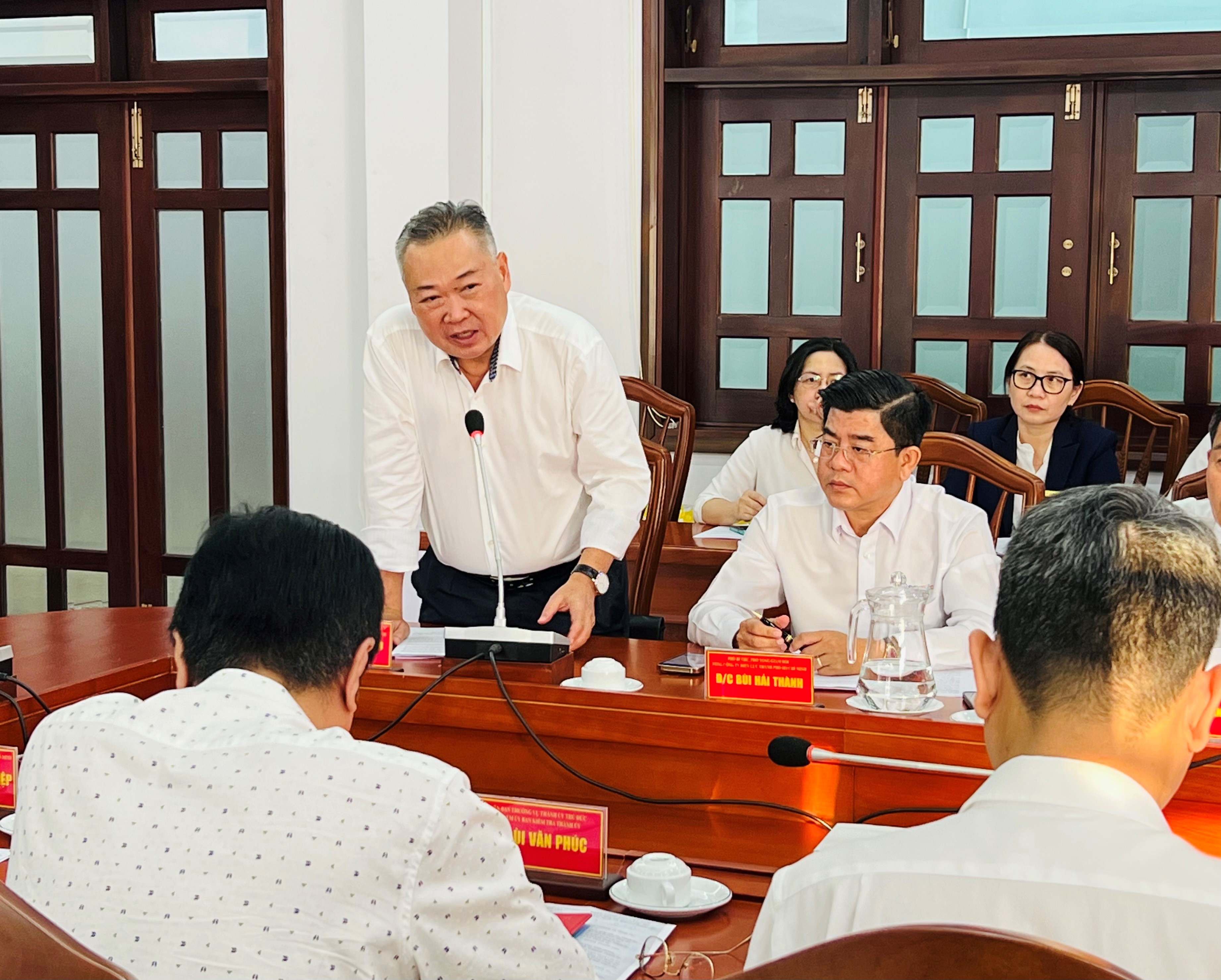 Đồng chí Phạm Quốc Bảo - Bí thư Đảng ủy, Chủ tịch HĐTV EVNHCMC phát biểu tại buổi làm việc.
